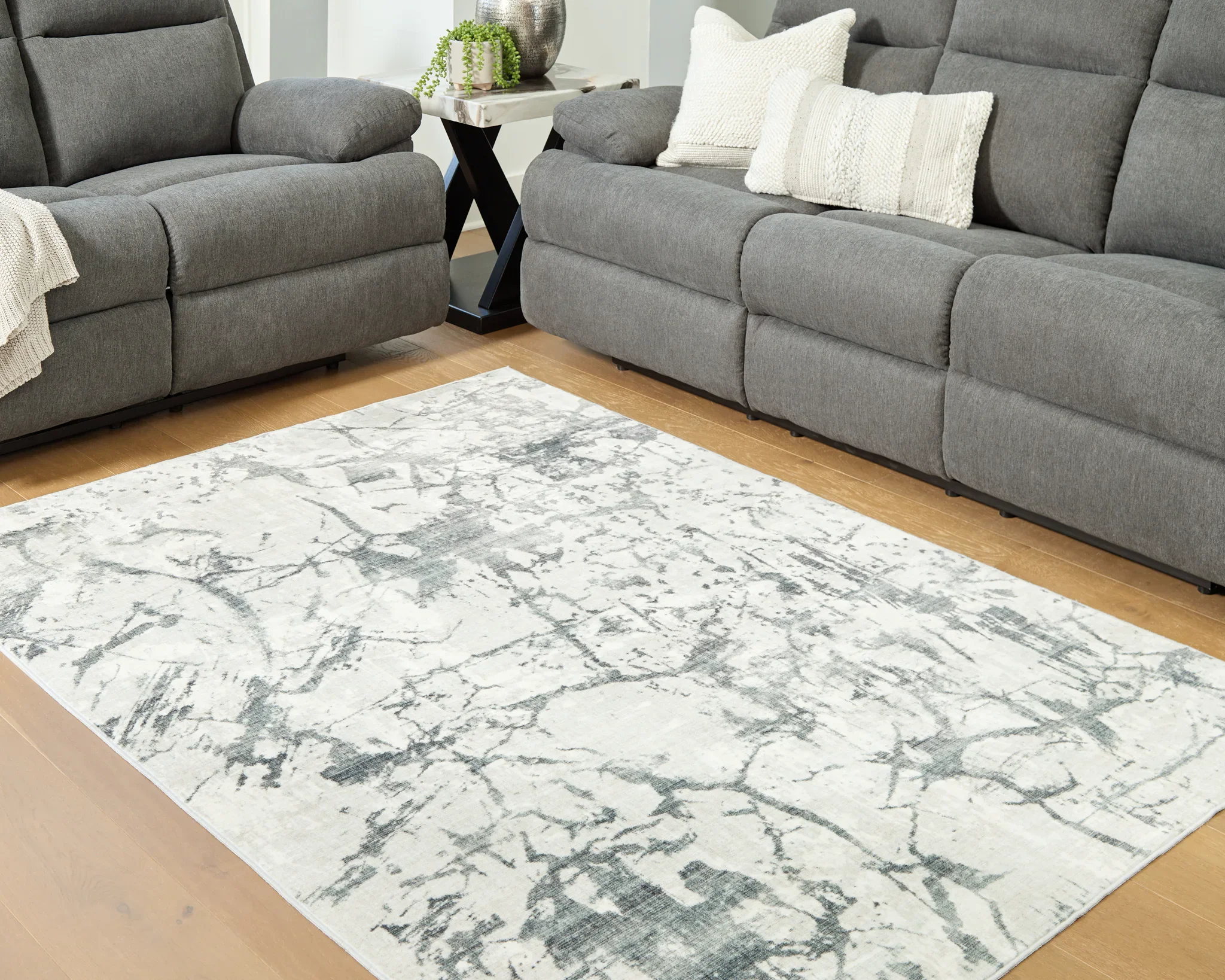 Tobinbury - Gray - Washable Medium Rug - 5' x 7' - Image 2