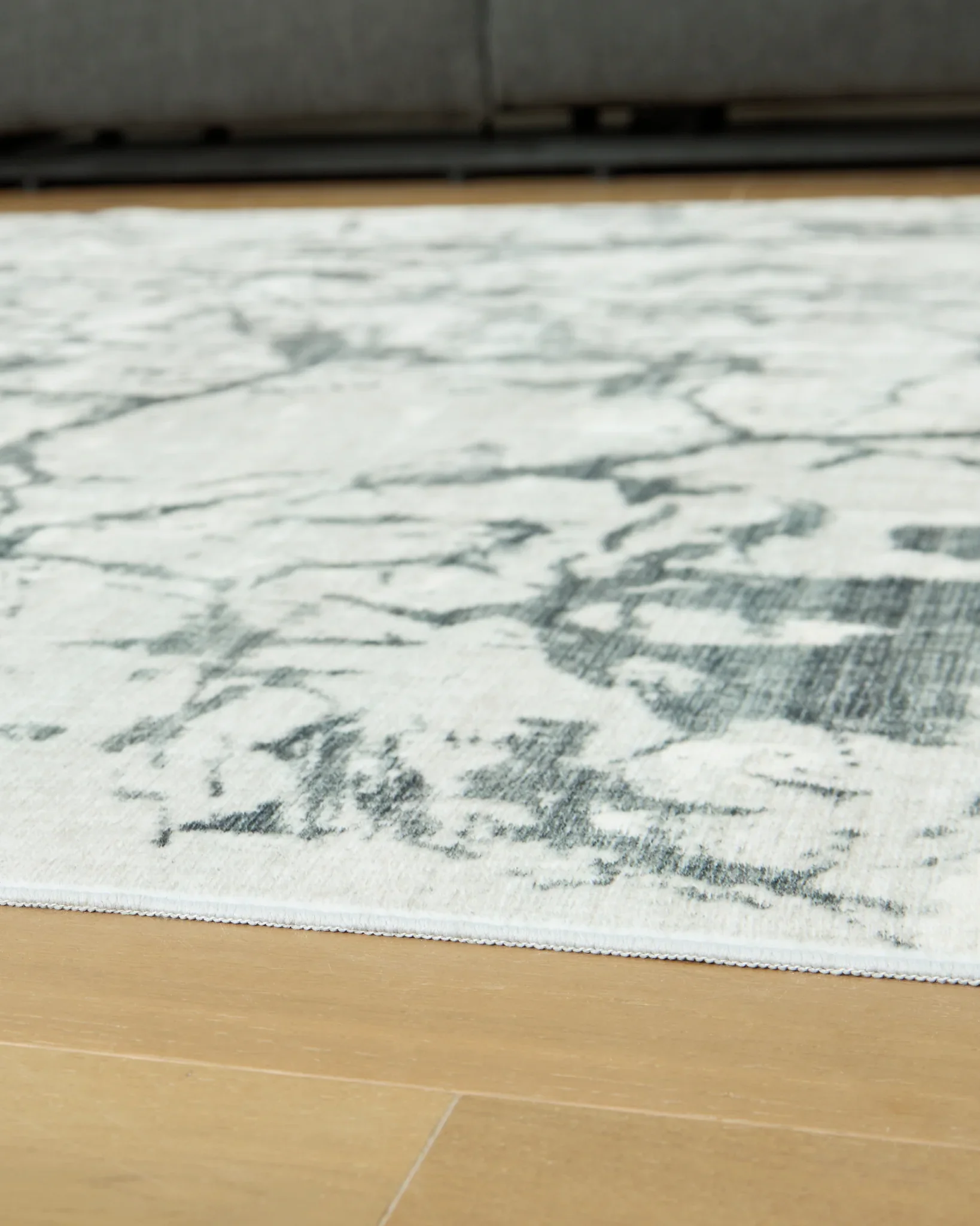 Tobinbury - Gray - Washable Medium Rug - 5' x 7' - Image 4