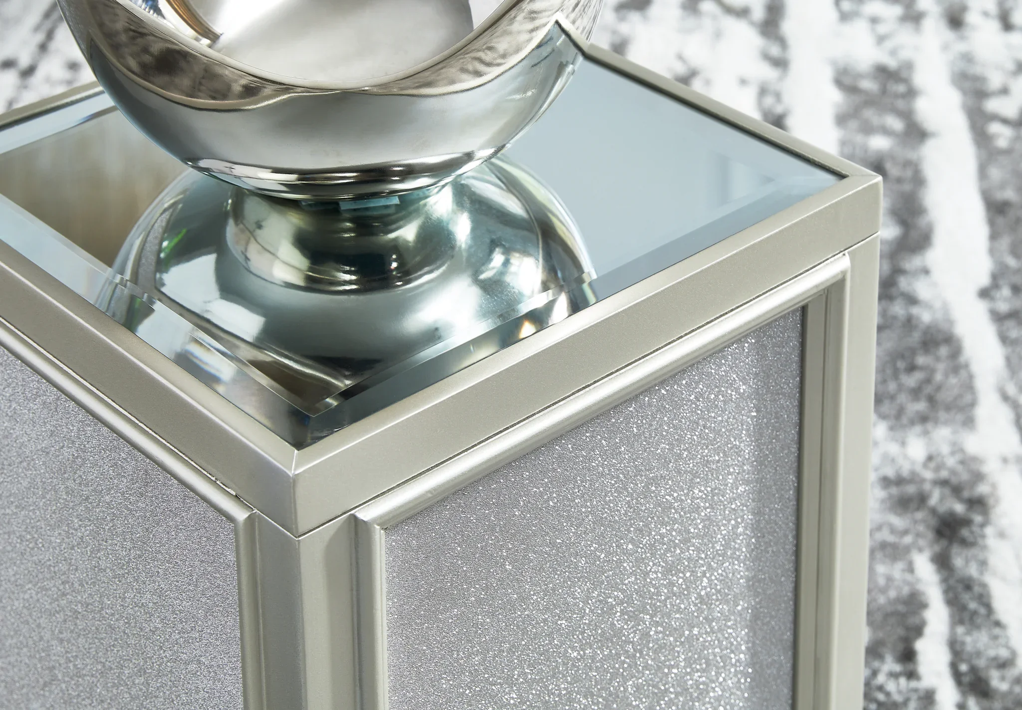 Traleena - Silver Finish - Nesting End Tables (Set of 2) - Image 4