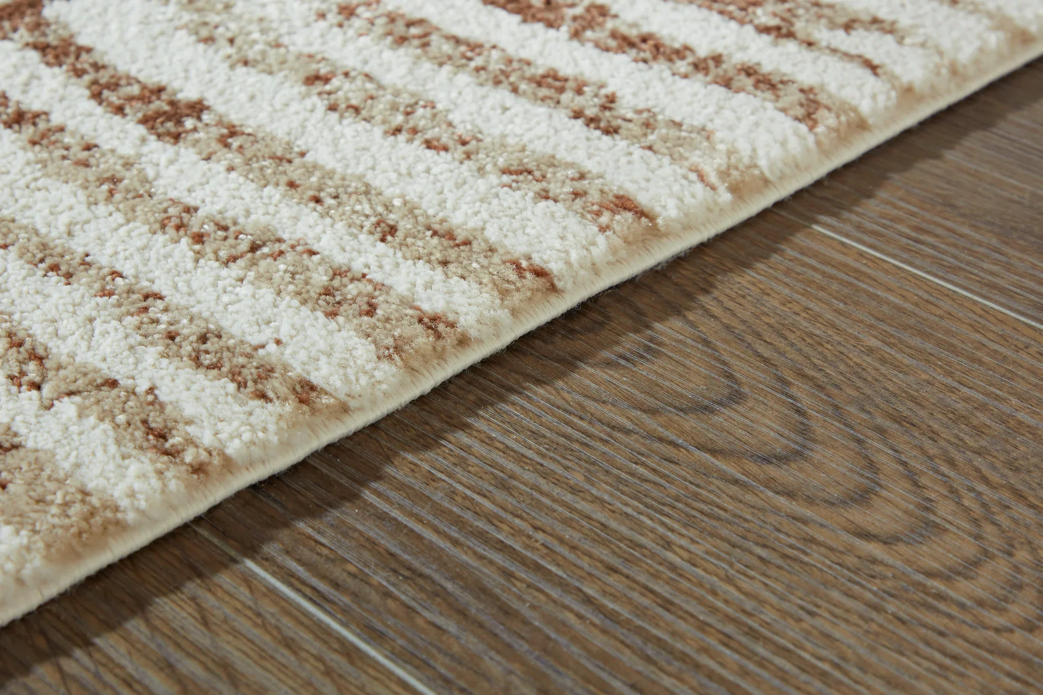 Uduak - 5' x 8' Rug - Cream / Tan / Rust - Image 3