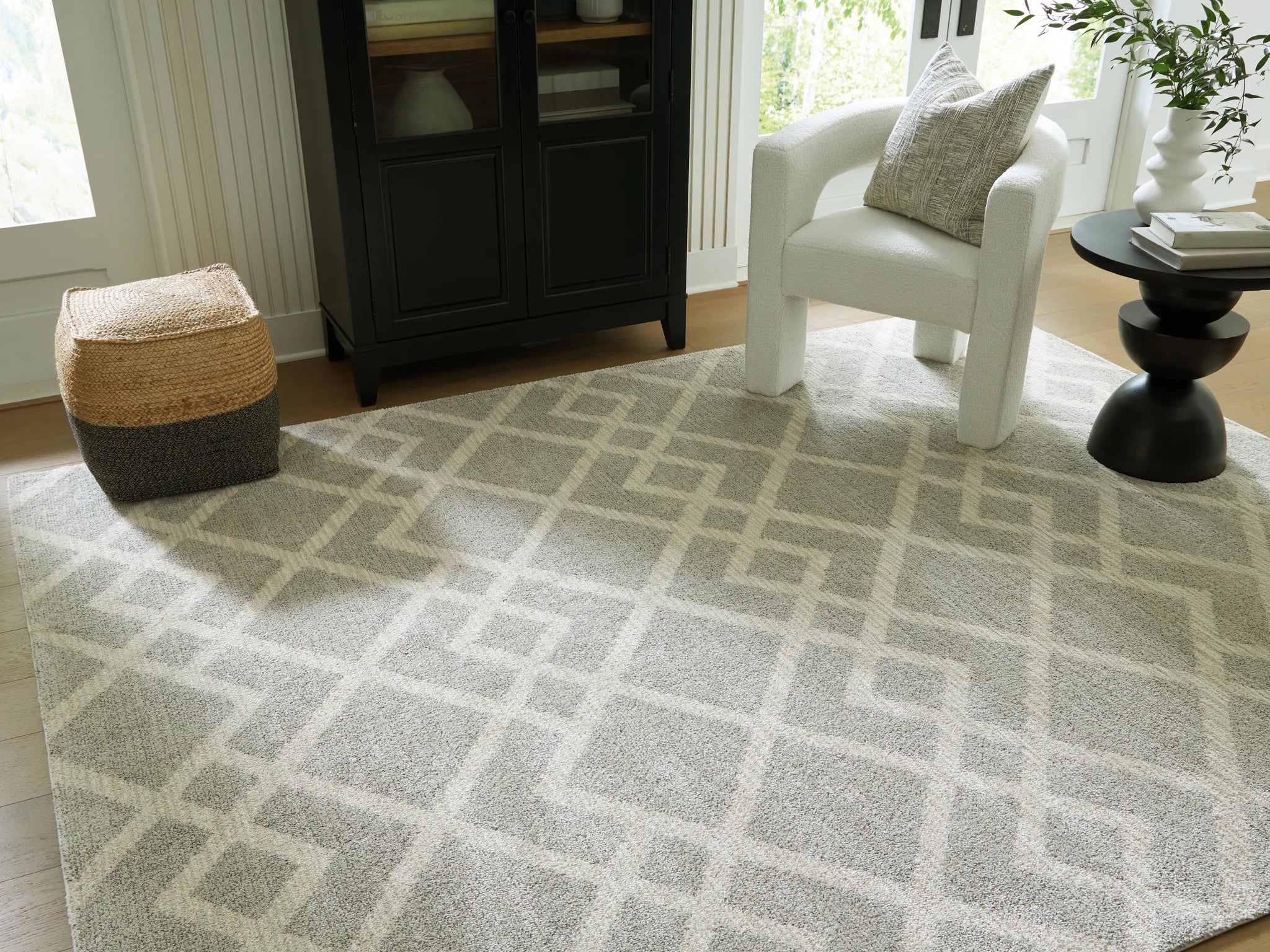 Unawick - Gray / Ivory - Large Rug - 8' x 10' - Image 2