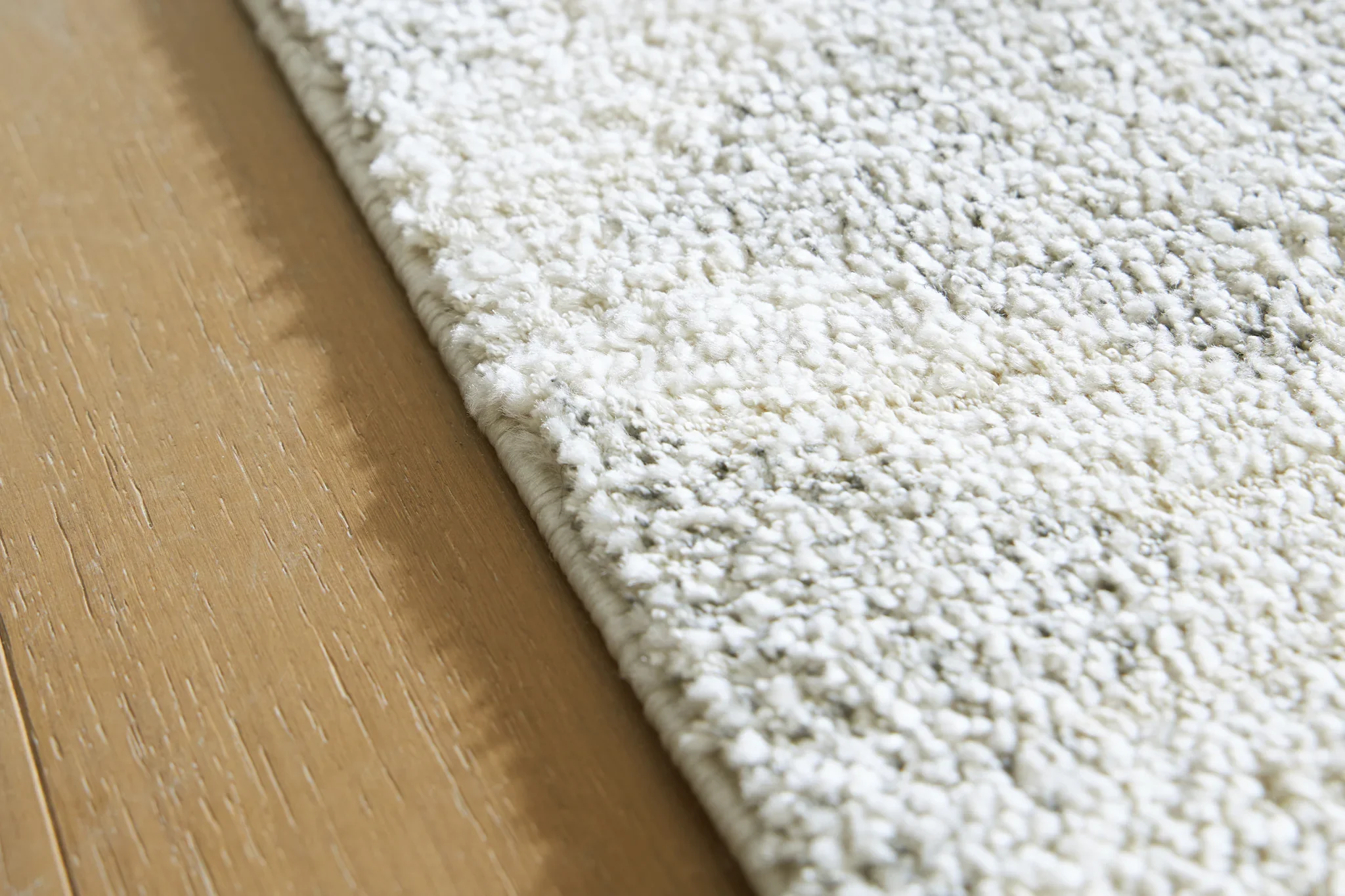 Unawick - Gray / Ivory - Large Rug - 8' x 10' - Image 3