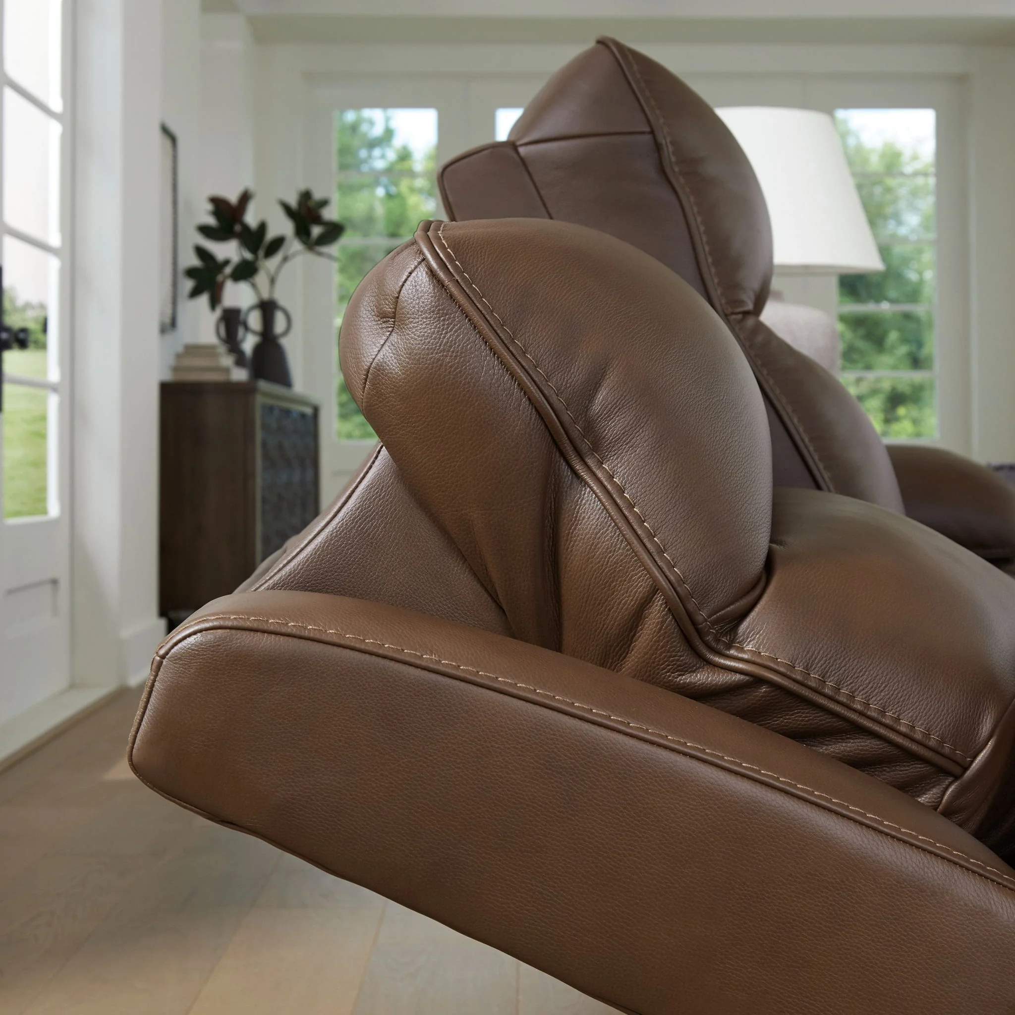 Vonryan - Tobacco - Power Recliner / Adj Headrest - Image 6