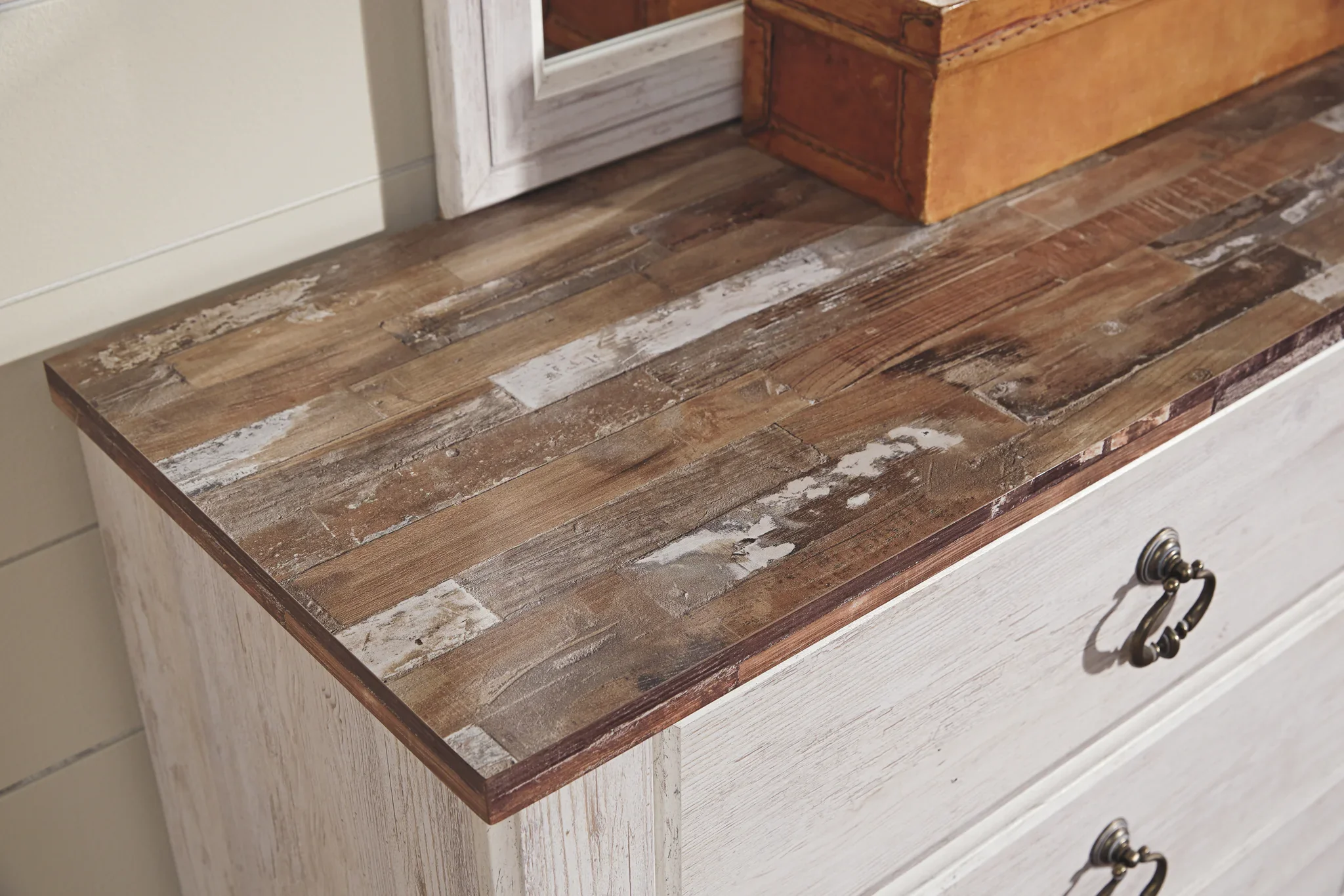 Willowton - Brown / Beige / White - Five Drawer Chest - Image 3