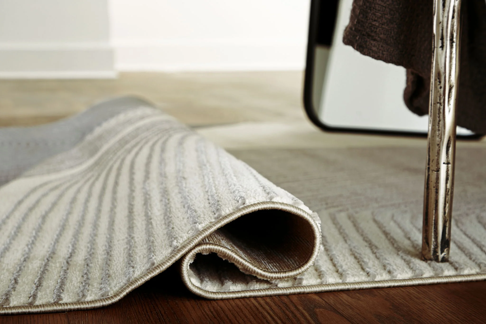 Winderburg - Gray / Ivory - Large Rug - 8' x 10' - Image 3