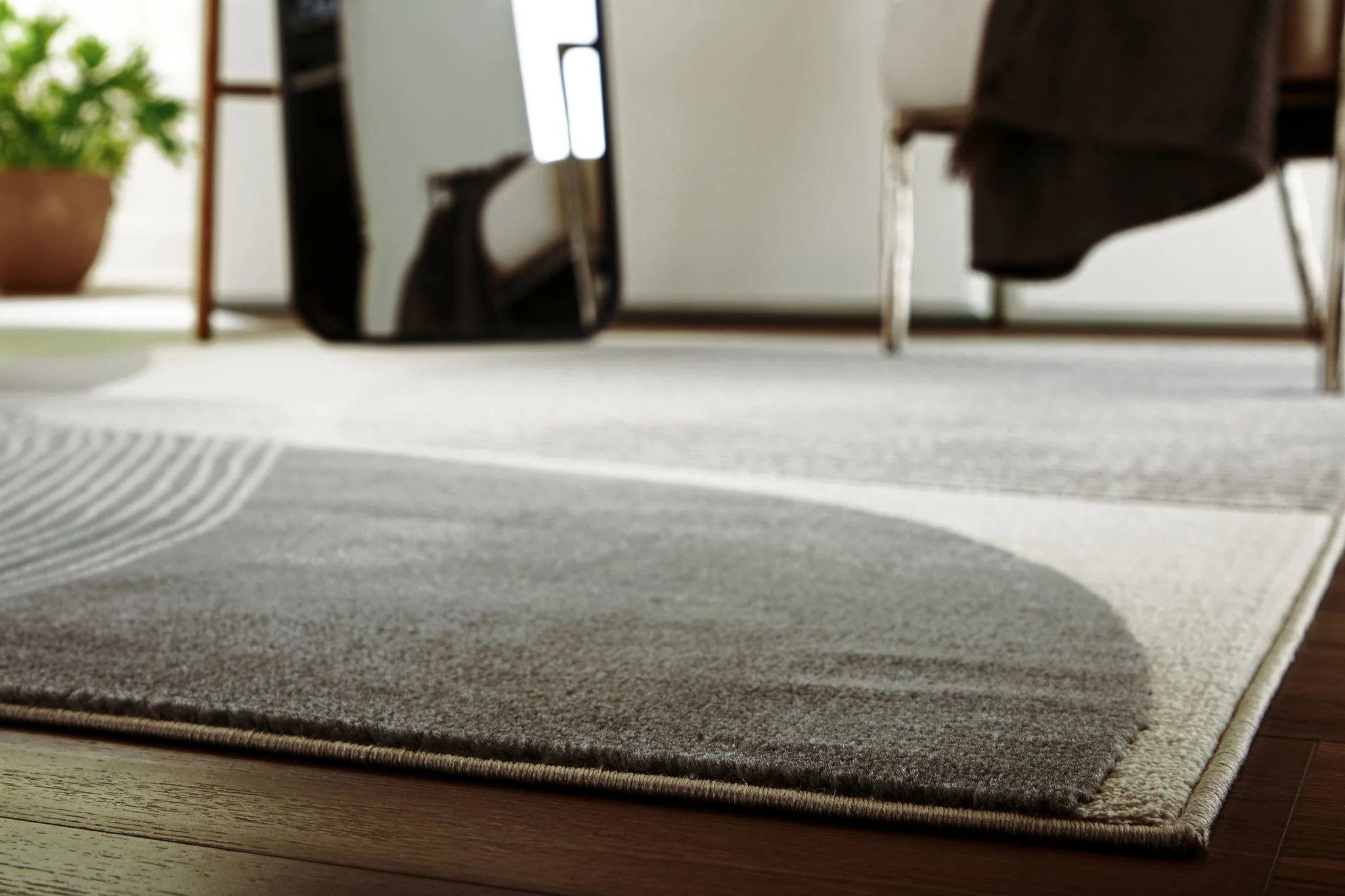 Winderburg - Gray / Ivory - Large Rug - 8' x 10' - Image 4