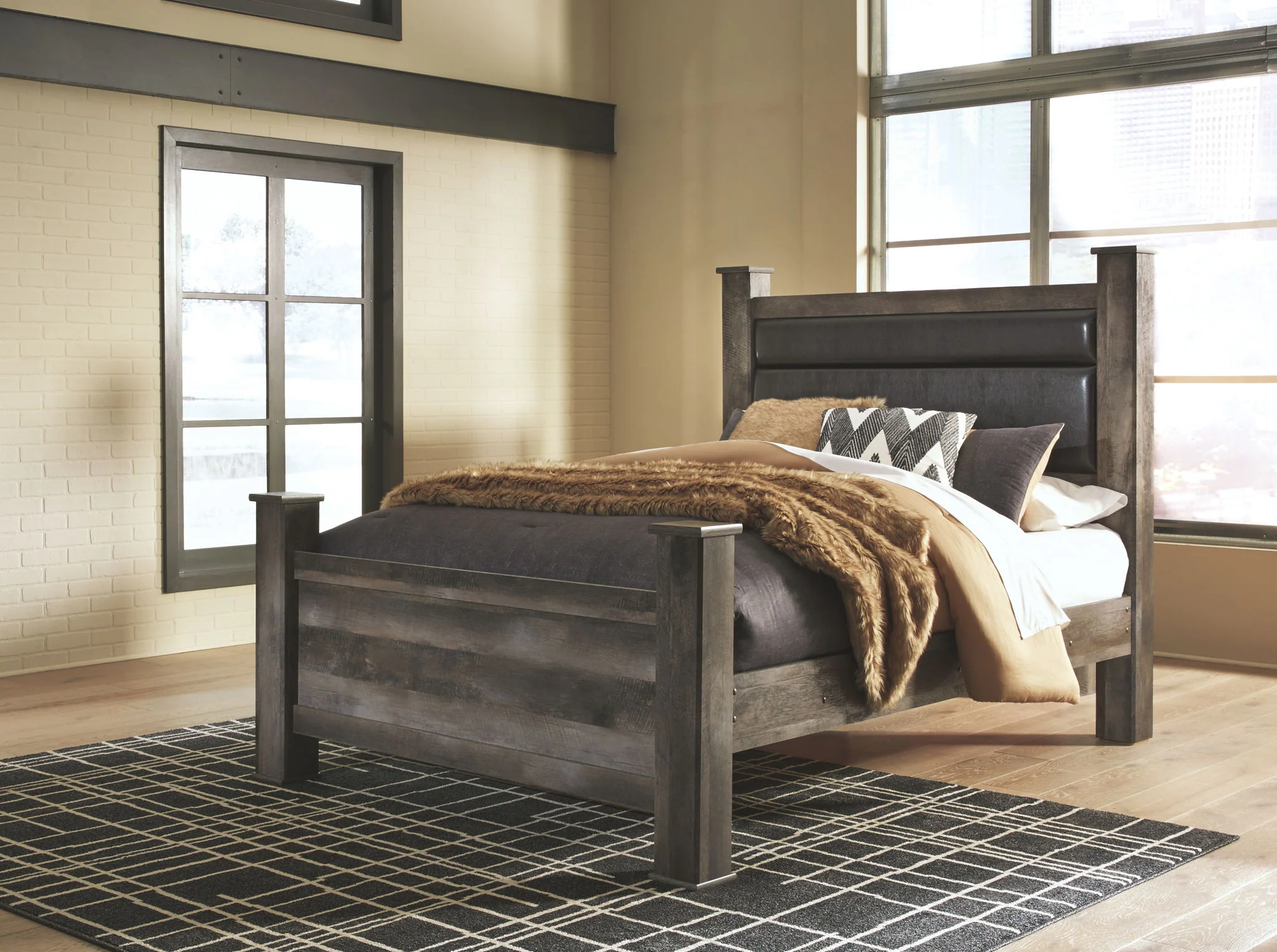 Wynnlow - Gray - King Upholstered Poster Bed - Image 2