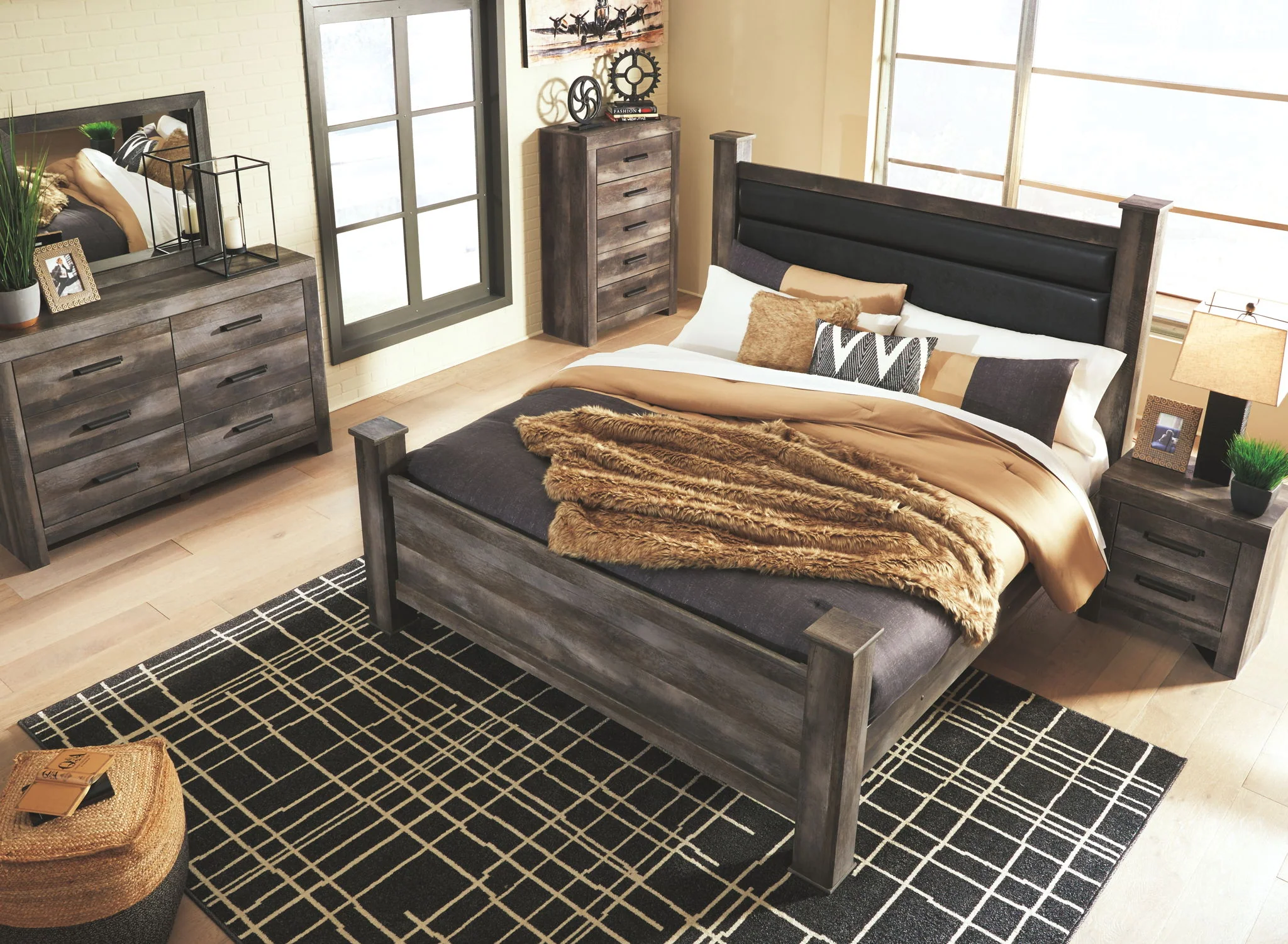 Wynnlow - Gray - King Upholstered Poster Bed - Image 3