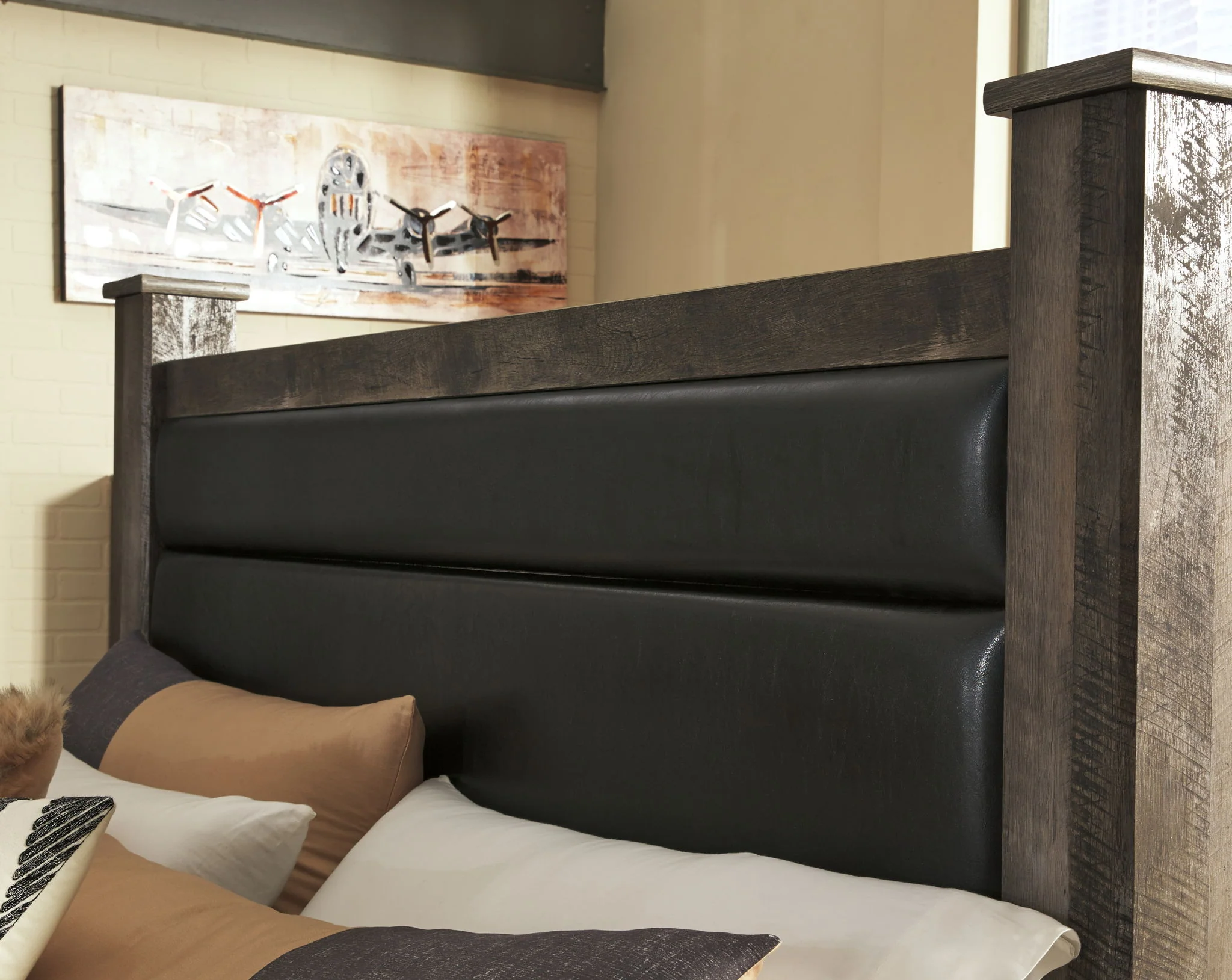Wynnlow - Gray - Queen Upholstered Poster Bed - Image 4